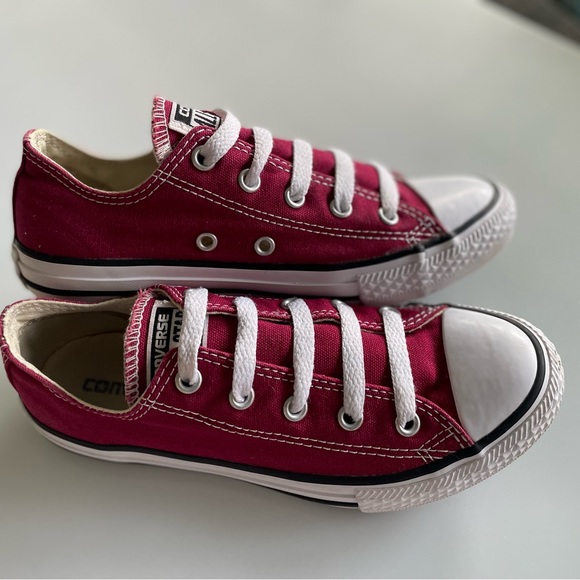YOUTH CONVERSE ALL STAR SNEAKERS—Size 2–UNISEX—Great Condition—CLASSIC SHOES - Picture 12 of 14